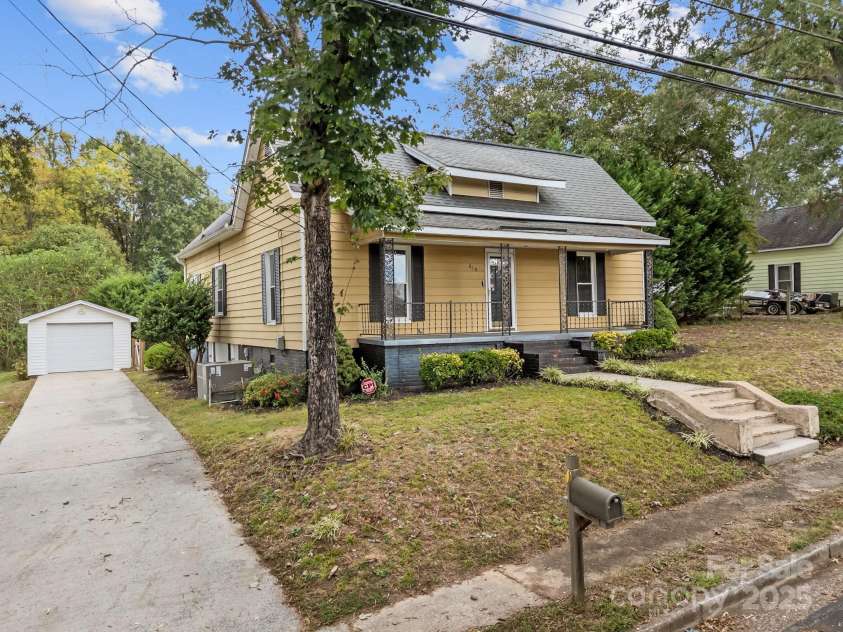 610 Watts Street, Albemarle, NC 28001.  MLS# CAR4310965, YatesRealty ID 11126. 