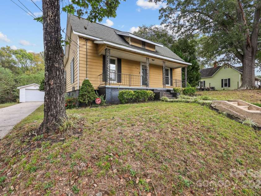 610 Watts Street, Albemarle, NC 28001.  MLS# CAR4310965, YatesRealty ID 11126. 