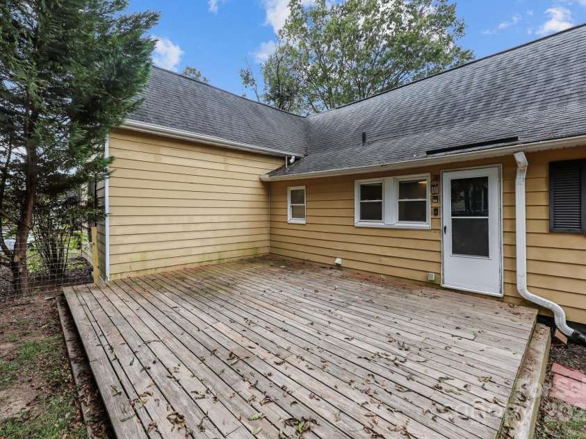 610 Watts Street, Albemarle, NC 28001.  MLS# CAR4310965, YatesRealty ID 11126. 