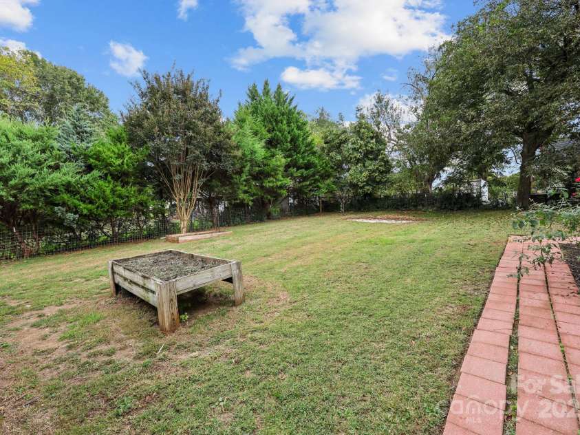 610 Watts Street, Albemarle, NC 28001.  MLS# CAR4310965, YatesRealty ID 11126. 