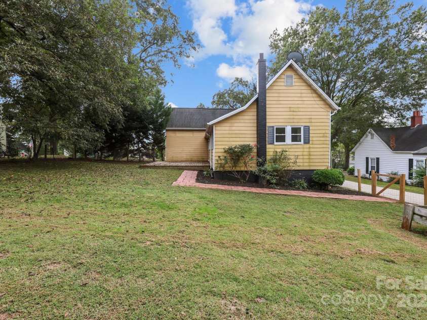 610 Watts Street, Albemarle, NC 28001.  MLS# CAR4310965, YatesRealty ID 11126. 