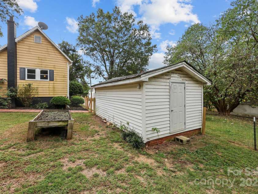 610 Watts Street, Albemarle, NC 28001.  MLS# CAR4310965, YatesRealty ID 11126. 