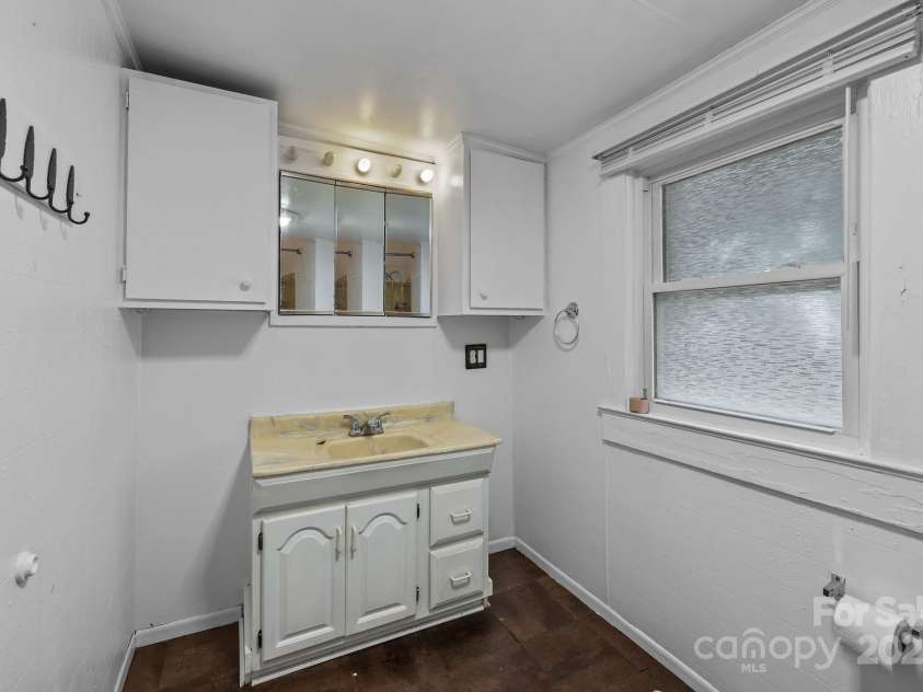 610 Watts Street, Albemarle, NC 28001.  MLS# CAR4310965, YatesRealty ID 11126. Bathroom