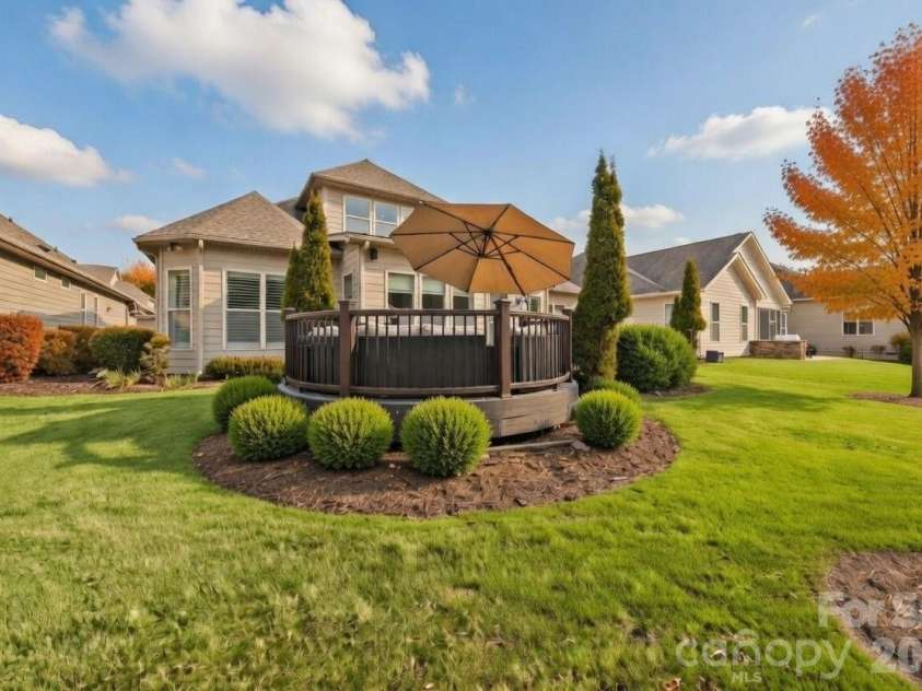 14817 High Bluff Court, Charlotte, NC 28278.  MLS# CAR4332465, YatesRealty ID 11127. 