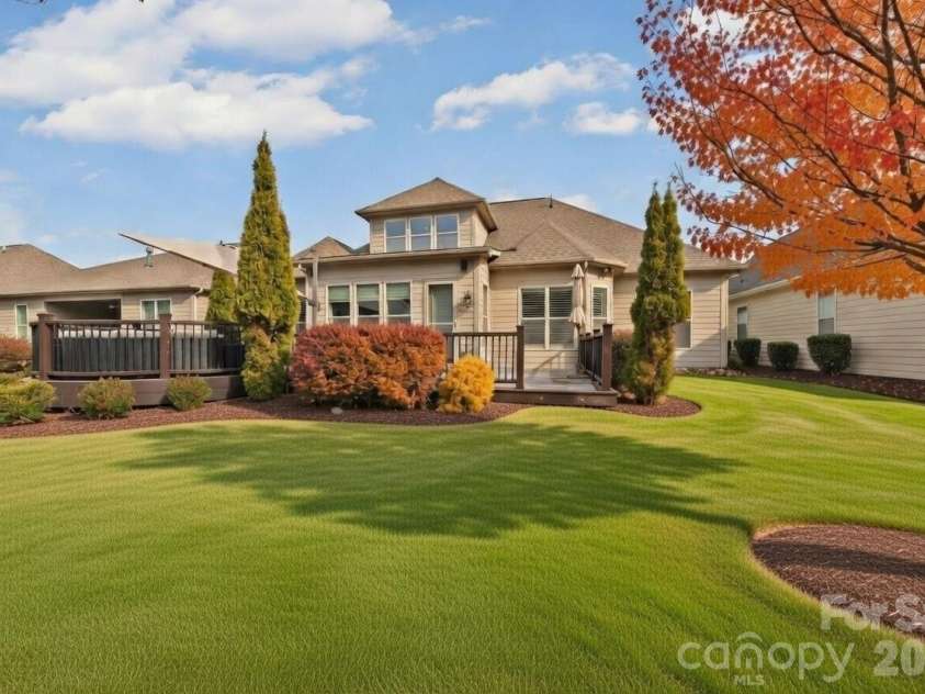 14817 High Bluff Court, Charlotte, NC 28278.  MLS# CAR4332465, YatesRealty ID 11127. 