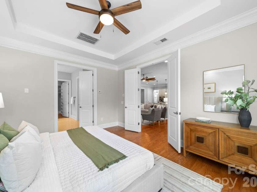 14817 High Bluff Court, Charlotte, NC 28278.  MLS# CAR4332465, YatesRealty ID 11127. Owner's Suite