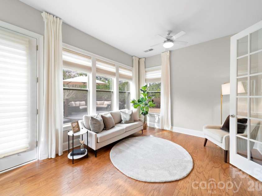 14817 High Bluff Court, Charlotte, NC 28278.  MLS# CAR4332465, YatesRealty ID 11127. Sunroom