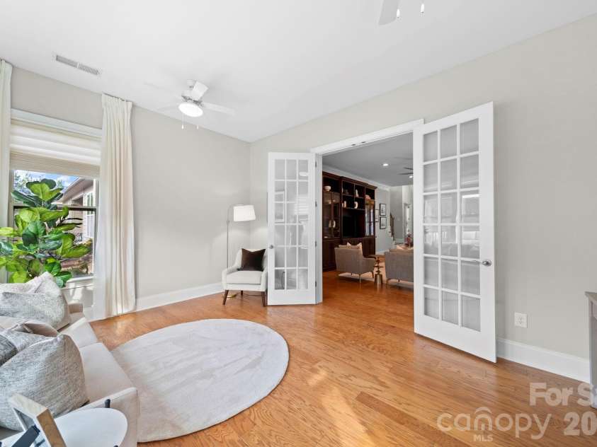 14817 High Bluff Court, Charlotte, NC 28278.  MLS# CAR4332465, YatesRealty ID 11127. Sunroom