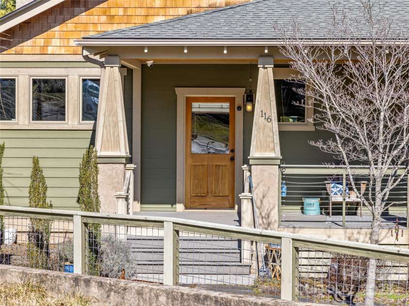 116 Mitchell Avenue, Asheville, NC 28806.  MLS# CAR4217636, YatesRealty ID 11128. 