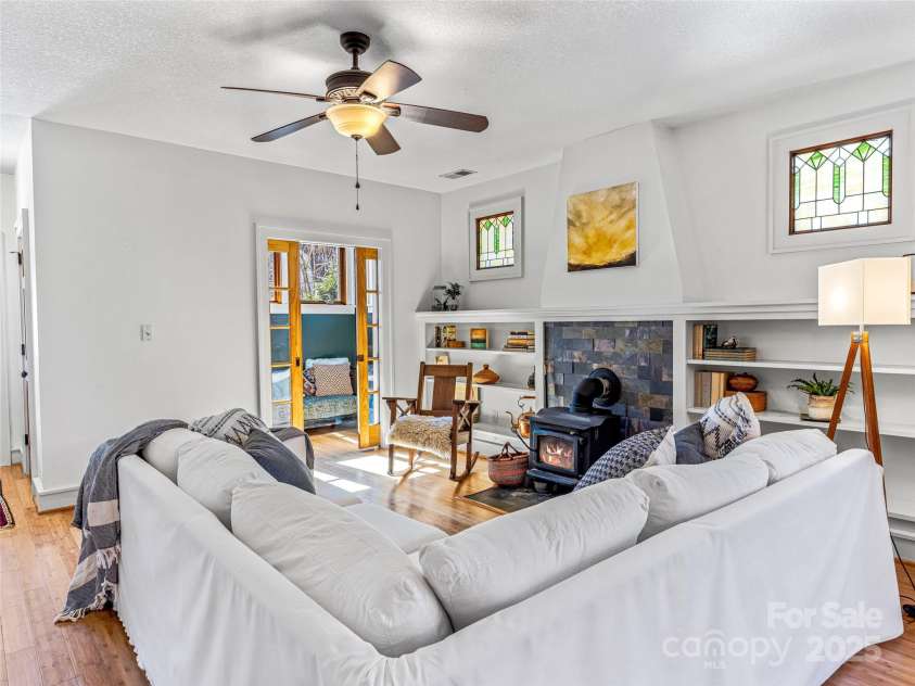 116 Mitchell Avenue, Asheville, NC 28806.  MLS# CAR4217636, YatesRealty ID 11128. 