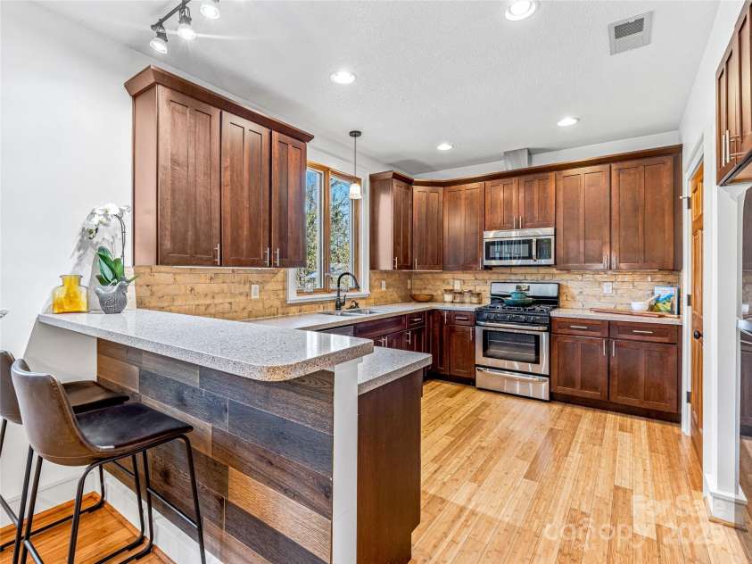 116 Mitchell Avenue, Asheville, NC 28806.  MLS# CAR4217636, YatesRealty ID 11128. 