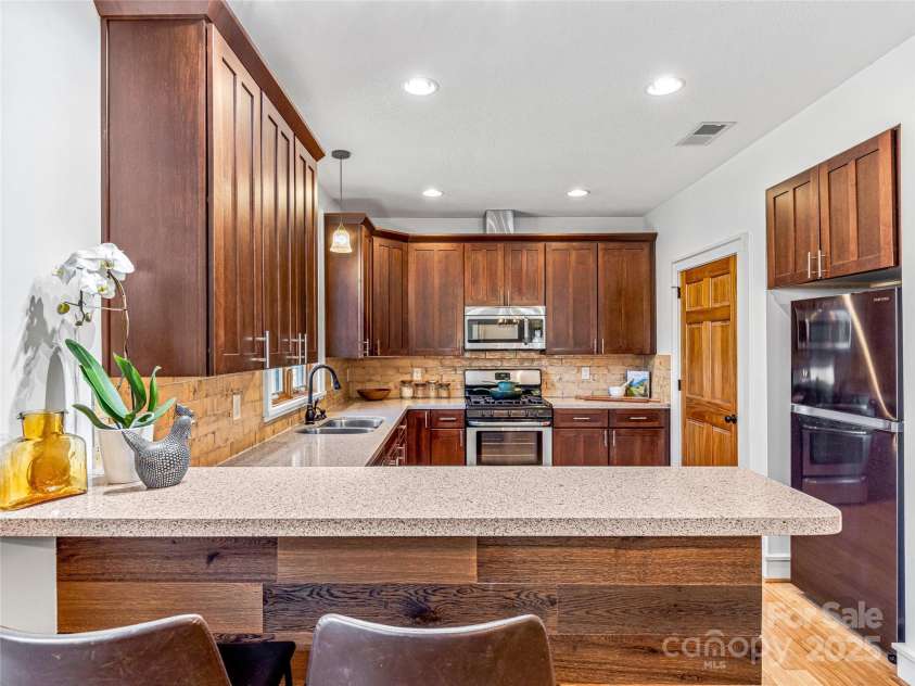 116 Mitchell Avenue, Asheville, NC 28806.  MLS# CAR4217636, YatesRealty ID 11128. 