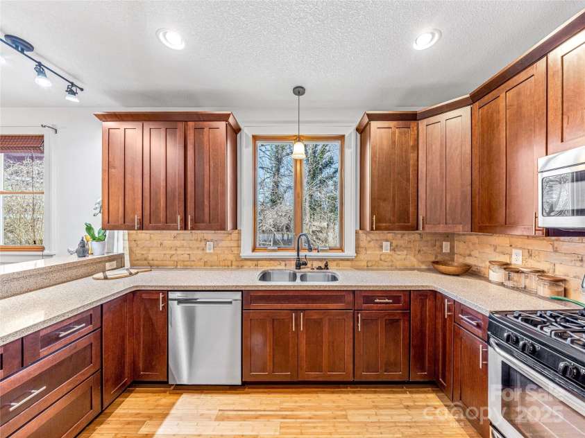 116 Mitchell Avenue, Asheville, NC 28806.  MLS# CAR4217636, YatesRealty ID 11128. 