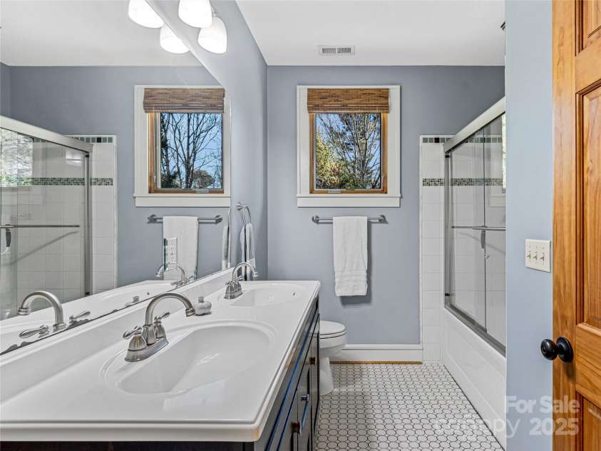 116 Mitchell Avenue, Asheville, NC 28806.  MLS# CAR4217636, YatesRealty ID 11128. 