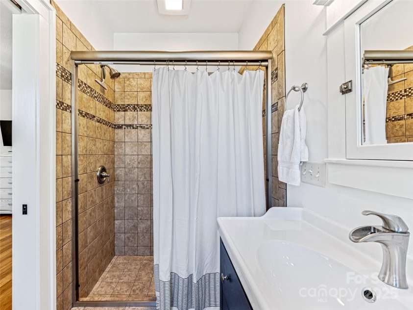 116 Mitchell Avenue, Asheville, NC 28806.  MLS# CAR4217636, YatesRealty ID 11128. 