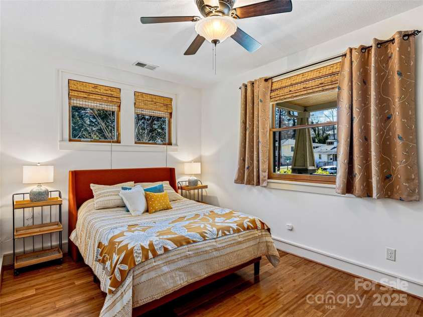 116 Mitchell Avenue, Asheville, NC 28806.  MLS# CAR4217636, YatesRealty ID 11128. 