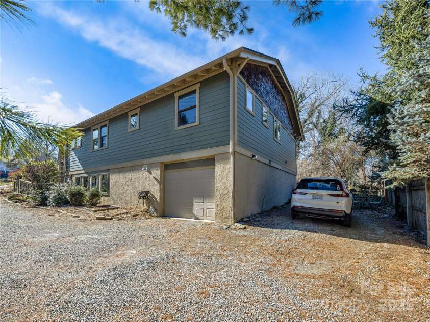 116 Mitchell Avenue, Asheville, NC 28806.  MLS# CAR4217636, YatesRealty ID 11128. 