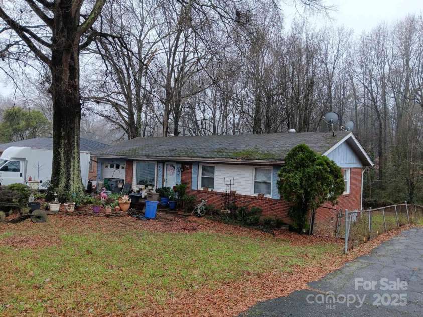 714 Claremont Road, Charlotte, NC 28214.  MLS# CAR4226298, YatesRealty ID 1113. 