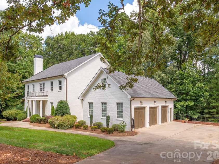946 Laurel Creek Lane, Charlotte, NC 28211.  MLS# CAR4298519, YatesRealty ID 1113. 3 car garage and home with 8000+ sq ft