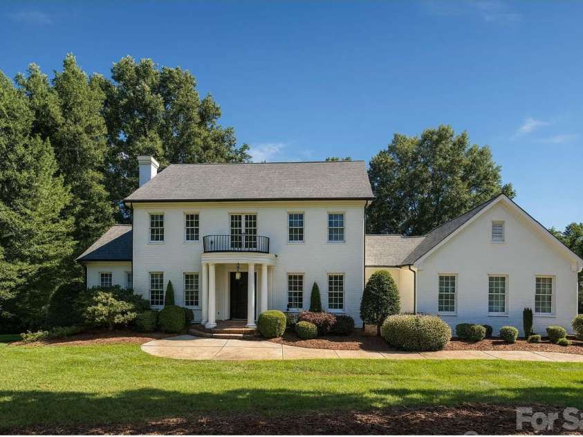 946 Laurel Creek Lane, Charlotte, NC 28211.  MLS# CAR4298519, YatesRealty ID 1113. Elegant classic designs with modern finishes