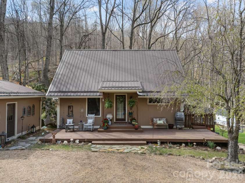 373 Lytle Cove Road, Swannanoa, NC 28778.  MLS# CAR4359976, YatesRealty ID 11130. 