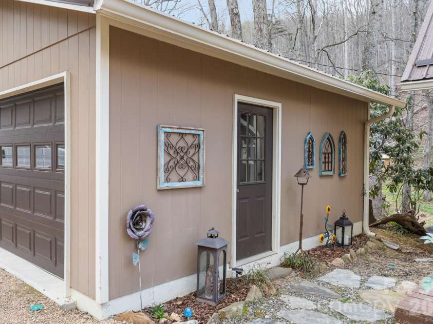 373 Lytle Cove Road, Swannanoa, NC 28778.  MLS# CAR4359976, YatesRealty ID 11130. 