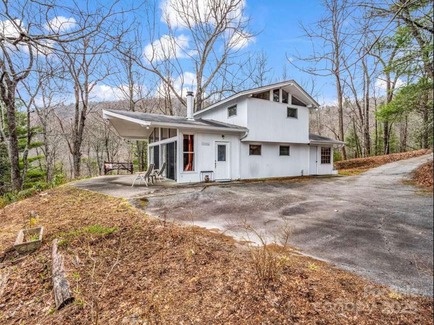 675 Foster Hill Drive, Hendersonville, NC 28739.  MLS# CAR4230594, YatesRealty ID 11130. 