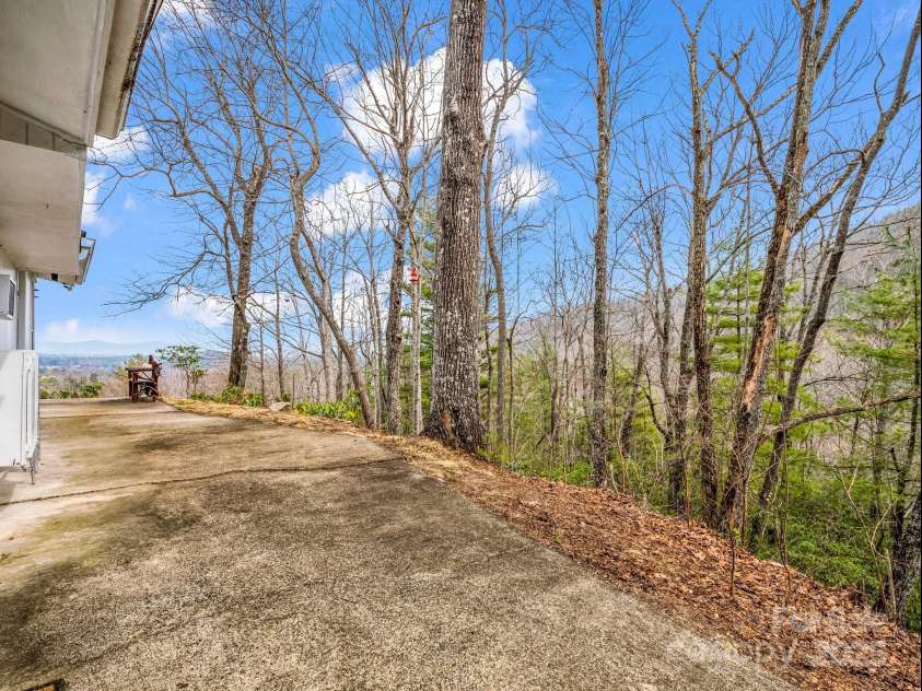 675 Foster Hill Drive, Hendersonville, NC 28739.  MLS# CAR4230594, YatesRealty ID 11130. 
