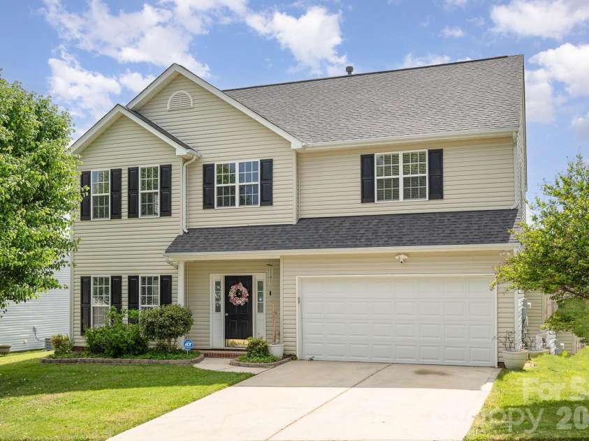 407 Goodloe Drive, Charlotte, NC 28262.  MLS# CAR4365605, YatesRealty ID 11132. 
