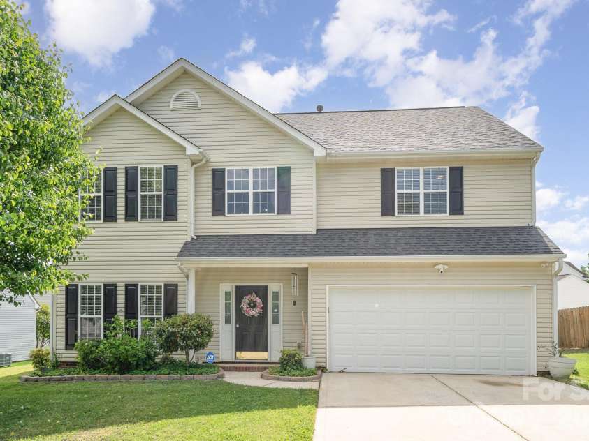 407 Goodloe Drive, Charlotte, NC 28262.  MLS# CAR4365605, YatesRealty ID 11132. 
