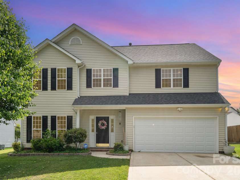 407 Goodloe Drive, Charlotte, NC 28262.  MLS# CAR4365605, YatesRealty ID 11132. 