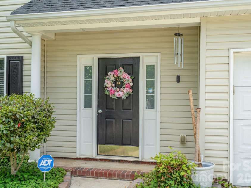 407 Goodloe Drive, Charlotte, NC 28262.  MLS# CAR4365605, YatesRealty ID 11132. 