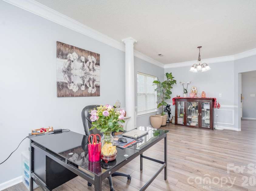 407 Goodloe Drive, Charlotte, NC 28262.  MLS# CAR4365605, YatesRealty ID 11132. 
