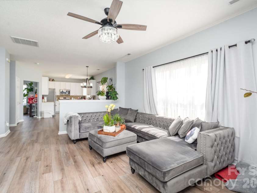 407 Goodloe Drive, Charlotte, NC 28262.  MLS# CAR4365605, YatesRealty ID 11132. 