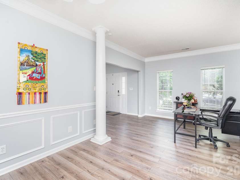 407 Goodloe Drive, Charlotte, NC 28262.  MLS# CAR4365605, YatesRealty ID 11132. 