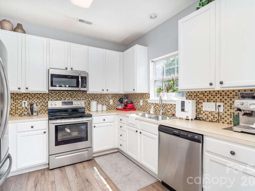 407 Goodloe Drive, Charlotte, NC 28262.  MLS# CAR4365605, YatesRealty ID 11132. 