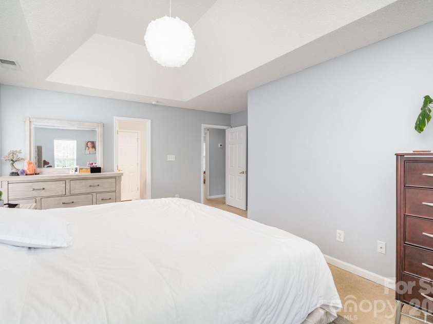 407 Goodloe Drive, Charlotte, NC 28262.  MLS# CAR4365605, YatesRealty ID 11132. 