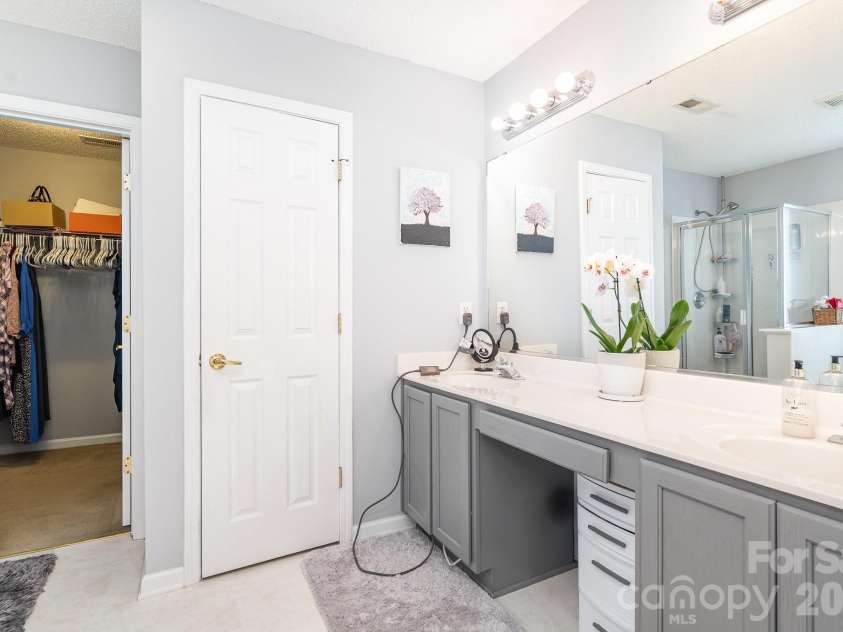 407 Goodloe Drive, Charlotte, NC 28262.  MLS# CAR4365605, YatesRealty ID 11132. 