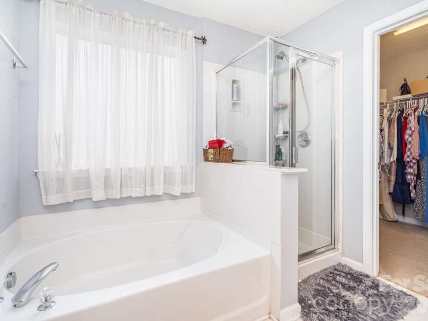 407 Goodloe Drive, Charlotte, NC 28262.  MLS# CAR4365605, YatesRealty ID 11132. 