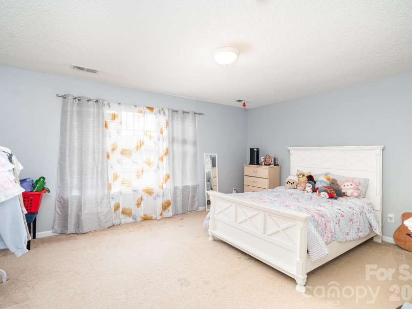 407 Goodloe Drive, Charlotte, NC 28262.  MLS# CAR4365605, YatesRealty ID 11132. 