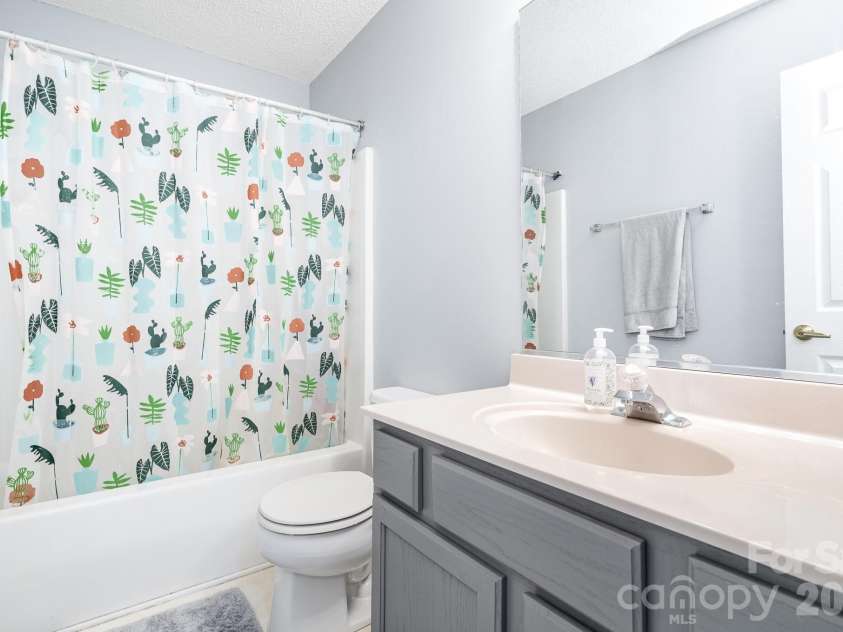 407 Goodloe Drive, Charlotte, NC 28262.  MLS# CAR4365605, YatesRealty ID 11132. 