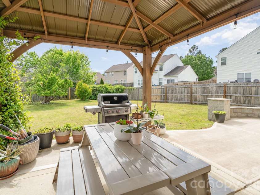 407 Goodloe Drive, Charlotte, NC 28262.  MLS# CAR4365605, YatesRealty ID 11132. 