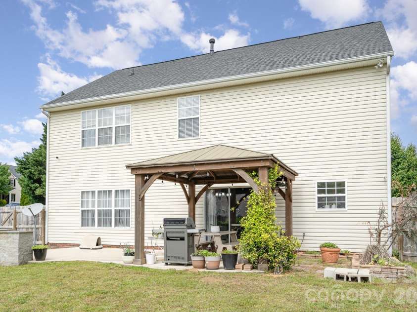 407 Goodloe Drive, Charlotte, NC 28262.  MLS# CAR4365605, YatesRealty ID 11132. 