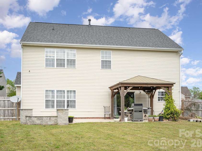 407 Goodloe Drive, Charlotte, NC 28262.  MLS# CAR4365605, YatesRealty ID 11132. 