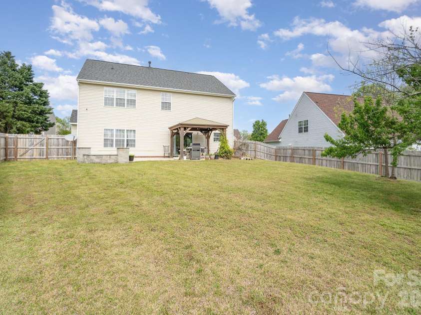 407 Goodloe Drive, Charlotte, NC 28262.  MLS# CAR4365605, YatesRealty ID 11132. 