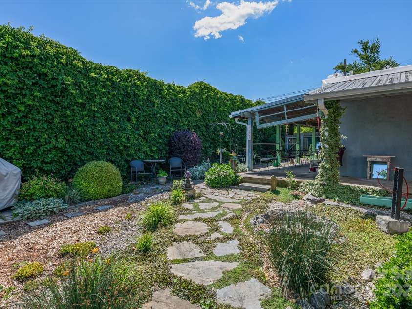 39,41,43 State Street, Marion, NC 28752.  MLS# CAR4161587, YatesRealty ID 11133. 