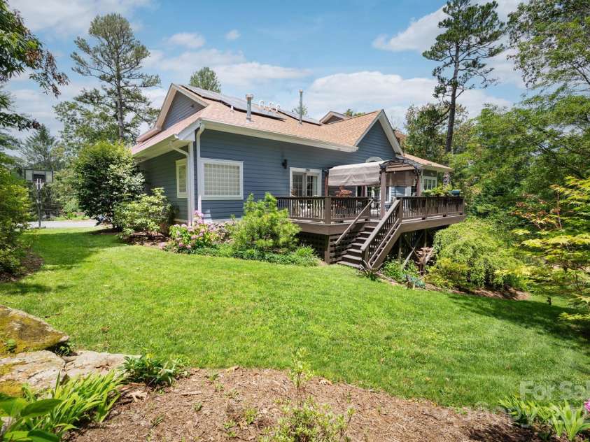 154 Lakeshore Drive, Asheville, NC 28804.  MLS# CAR4240943, YatesRealty ID 11134. Endless Opportunity to Enjoy the Outdoors