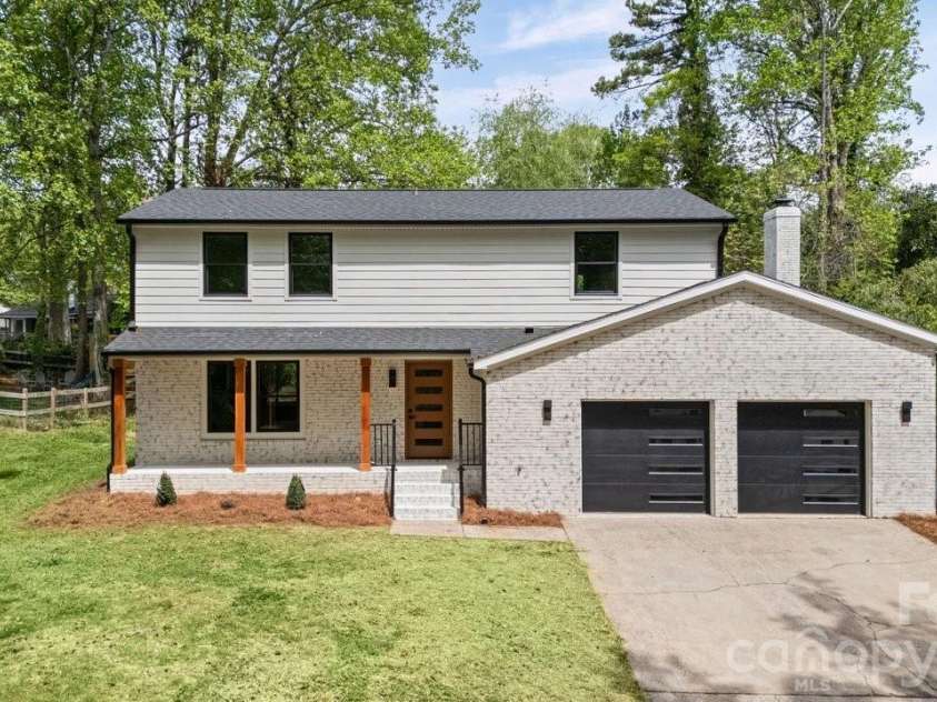 7234 Rollingridge Drive, Charlotte, NC 28211.  MLS# CAR4366421, YatesRealty ID 11134. 
