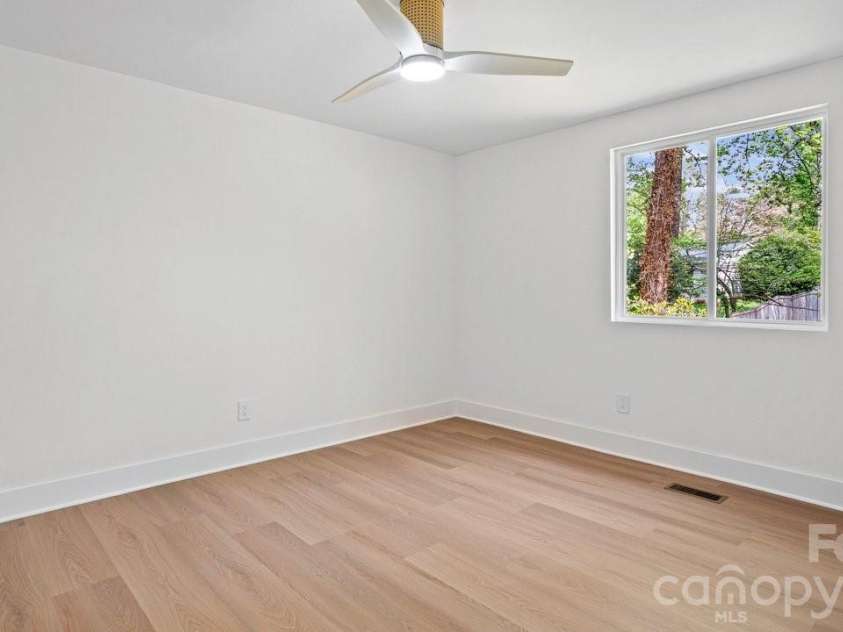 7234 Rollingridge Drive, Charlotte, NC 28211.  MLS# CAR4366421, YatesRealty ID 11134. 