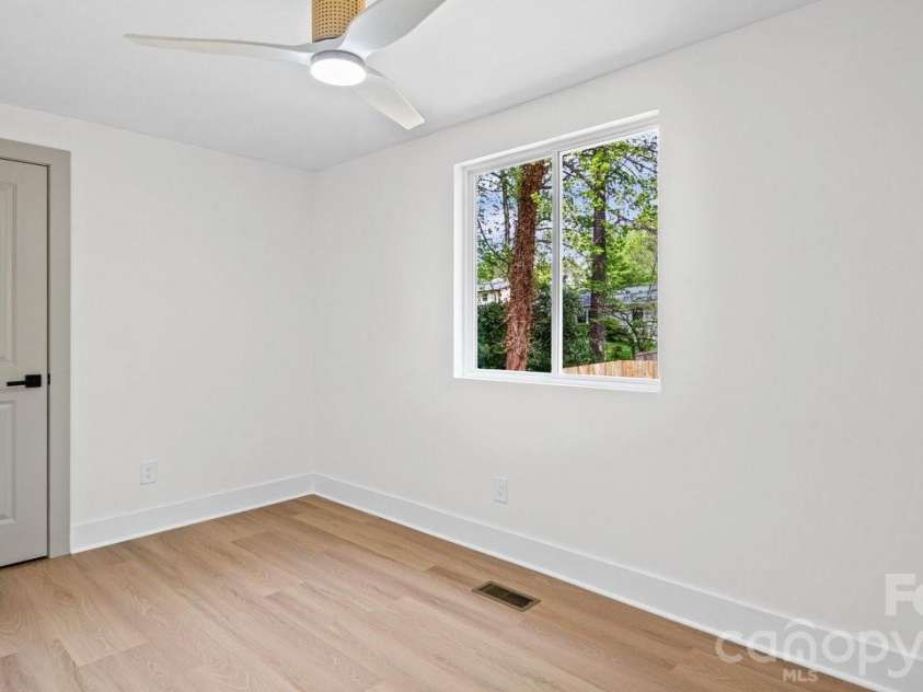 7234 Rollingridge Drive, Charlotte, NC 28211.  MLS# CAR4366421, YatesRealty ID 11134. 